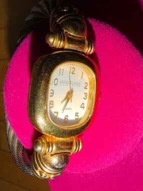 VINTAGE JOAN RIVERS TWO TONE WATCH NEEDS BATTERY